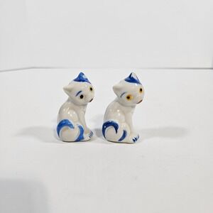 Vintage Blue White Ceramic Cat Salt and Pepper Shakers Set Made in Japan Corks